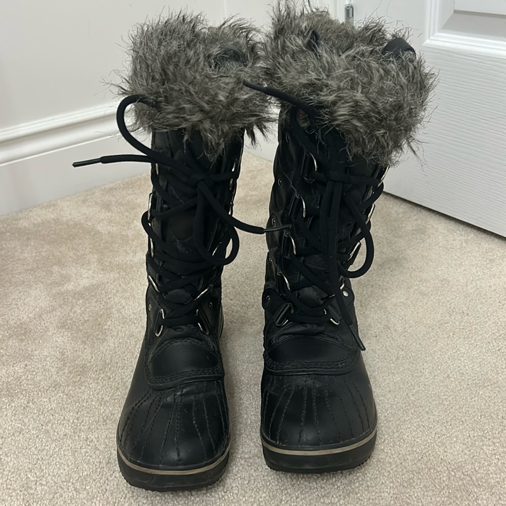 SOREL black quilted winter boots women size 8